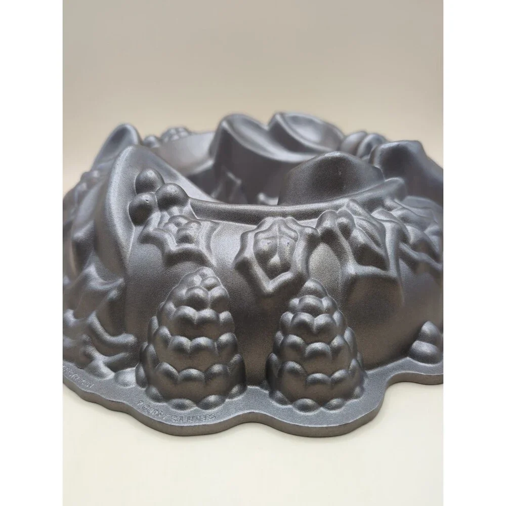 Nordic Ware Wreath Bundt Cake Pan Christmas Holiday Cast Aluminum Kitchenware